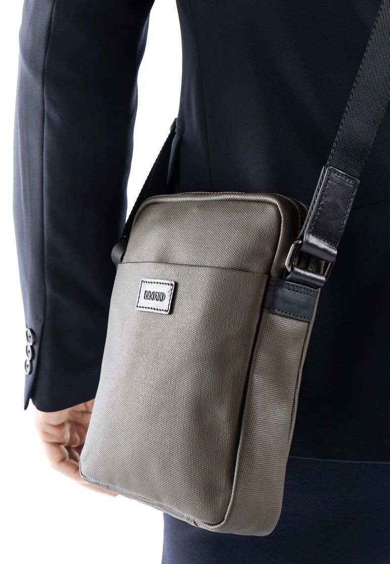 Lloyd Crossbody Bag - Grün